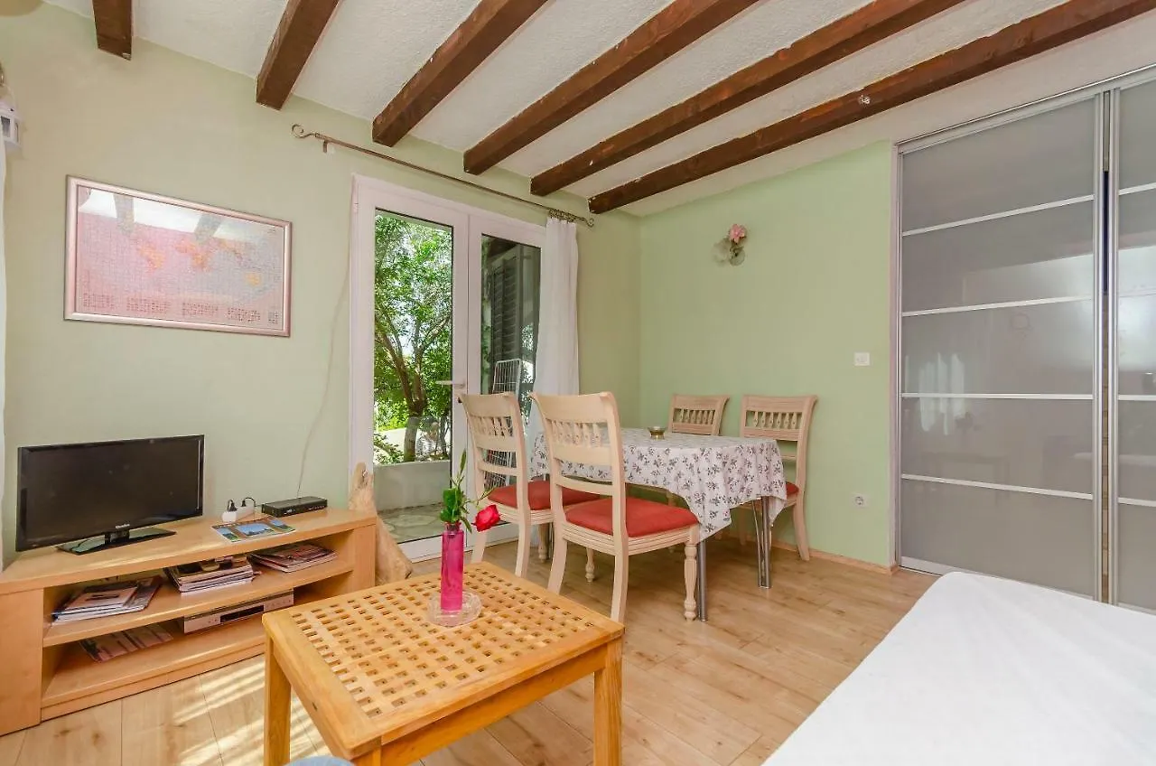 Apartment Dory Trogir 0*,